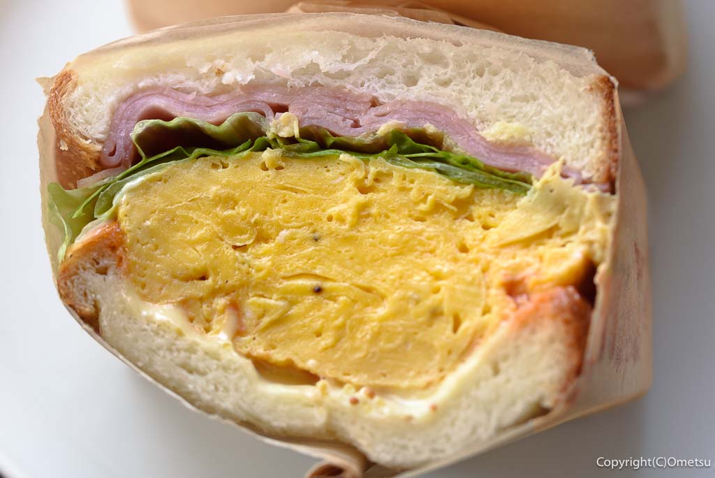 あきる野市・戸倉のカフェ・POUNDの「ふわふわ玉子とハムの極厚サンド」