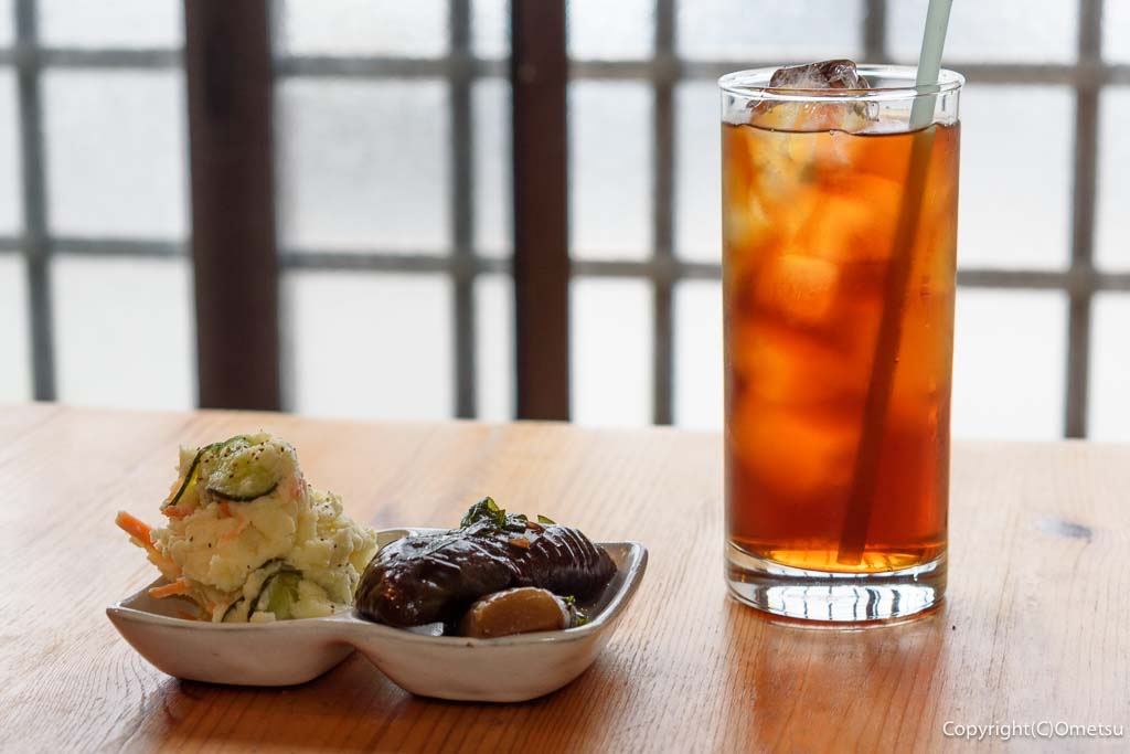 青梅市・勝沼の家庭料理店「桃ノ木」の、フレーバーコーヒーとおつまみ