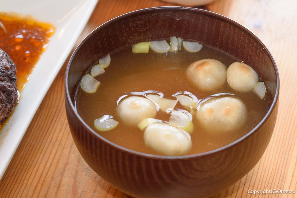 青梅市・勝沼の家庭料理店「桃ノ木」の、味噌汁