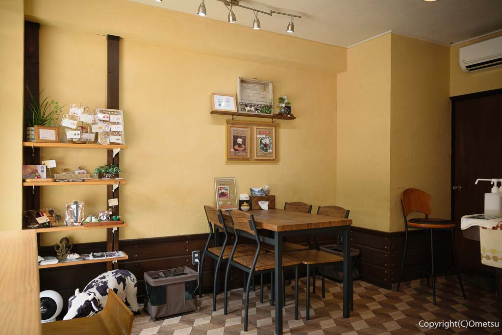 青梅市・御岳渓谷の、cafe monaca （カフェ モナカ）の、店内
