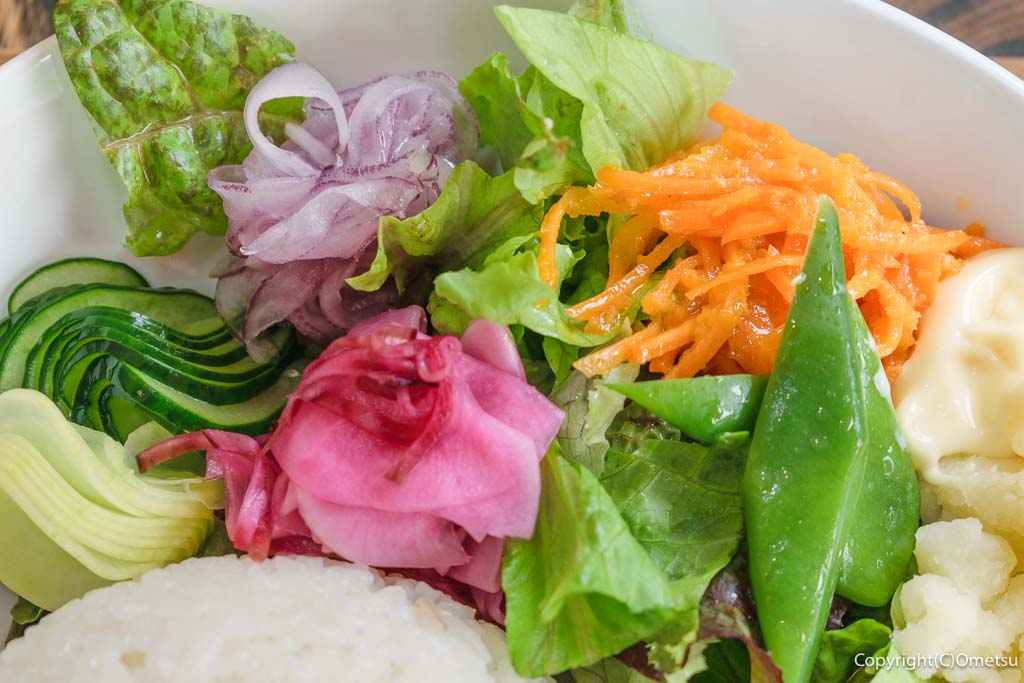 青梅市・御岳渓谷の、cafe monaca （カフェ モナカ）のランチプレートの、サラダ