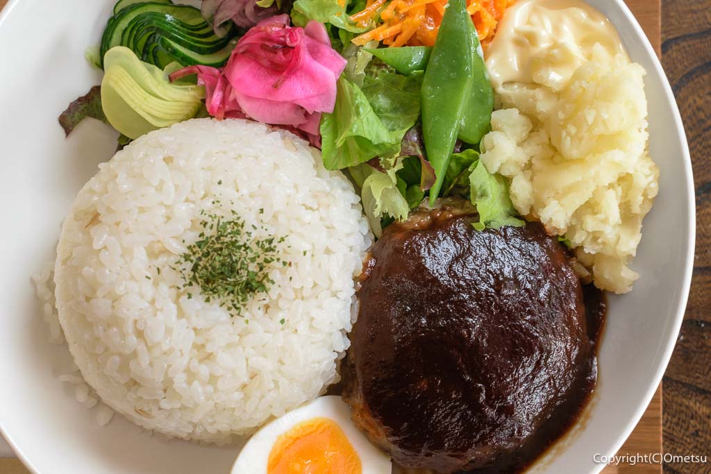 青梅市・御岳渓谷の、cafe monaca （カフェ モナカ）のハンバーグ・ランチ