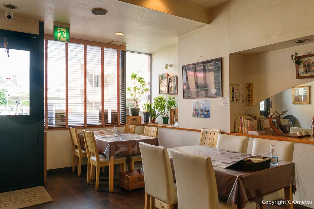 羽村駅東口のイタリアンレストラン・クレッシェレの店内