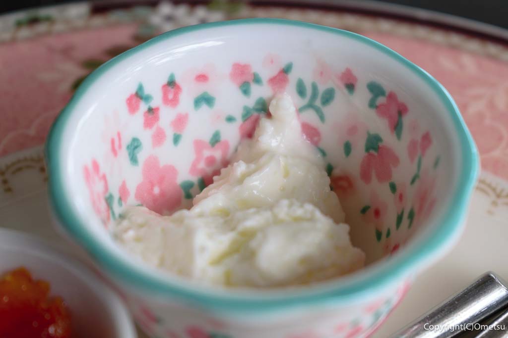 青梅市・二俣尾のRose Town Tea Garden（ローズ タウン ティー ガーデン）の、スコーンのクリーム