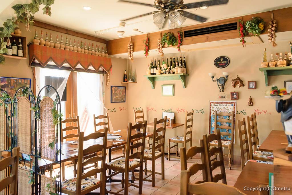 武蔵村山市「レストラン シモダ」の店内