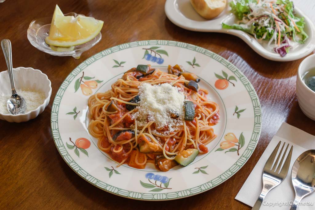 武蔵村山市「レストラン シモダ」の、Aランチの、彩り野菜の、トマトソース・スパゲッティ