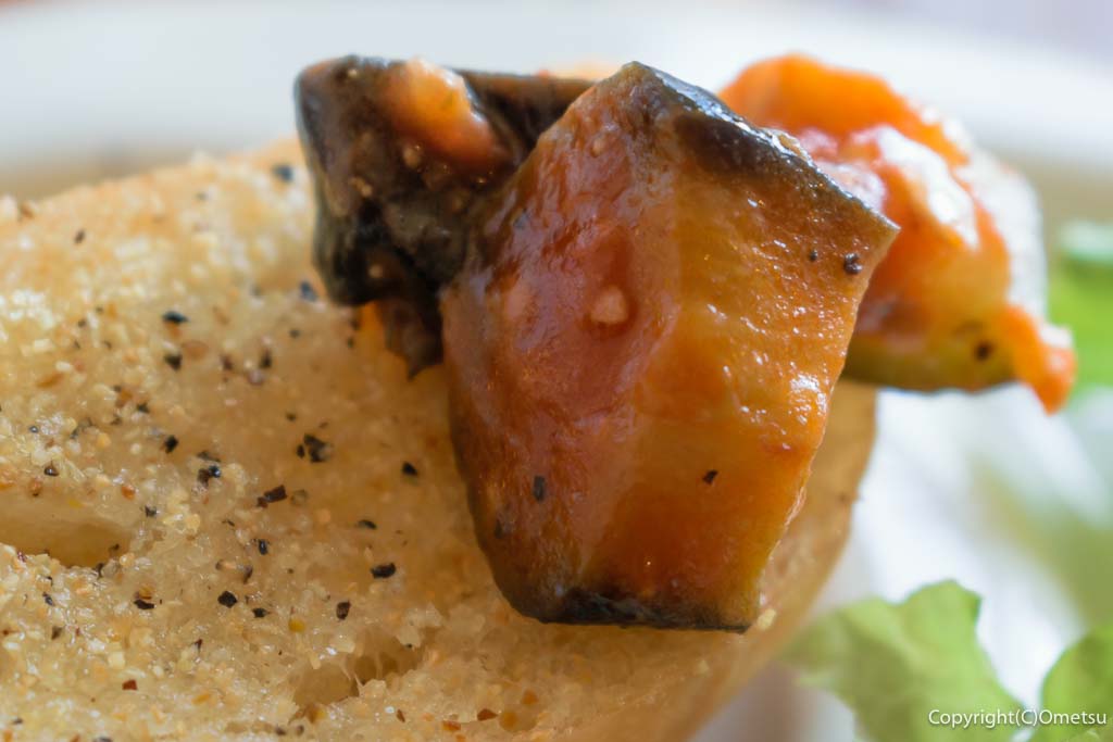 武蔵村山市「レストラン シモダ」の、Aランチの、ガーリックトーストと温野菜