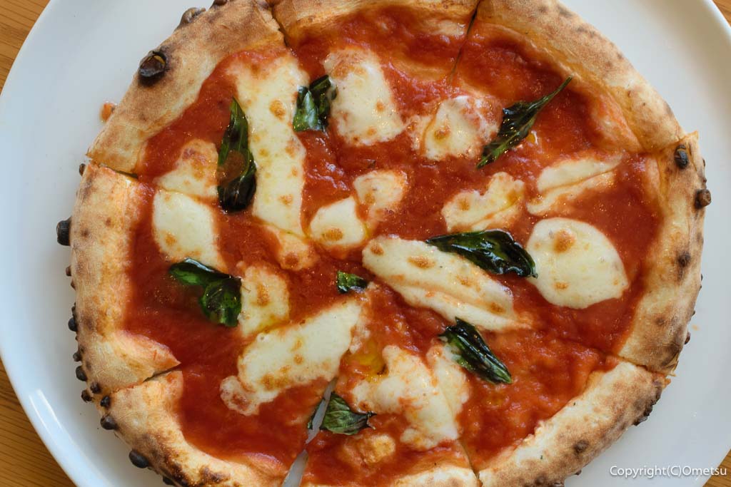 あきる野市のイタリアン「マエストロ ペスカ フィオーレ」の、マルゲリータ・ピッツァ