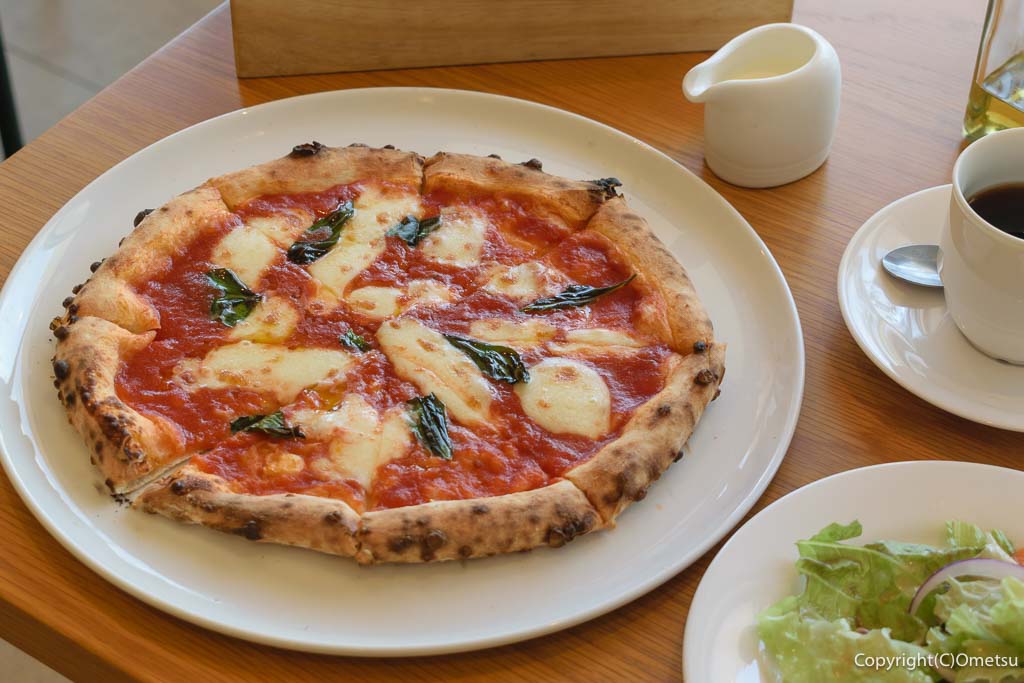 あきる野市のイタリアン「マエストロ ペスカ フィオーレ」の、マルゲリータ・ピッツァ