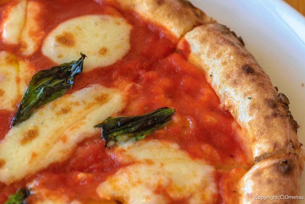 あきる野市のイタリアン「マエストロ ペスカ フィオーレ」の、マルゲリータ・ピッツァの、モッツァレラ・チーズ