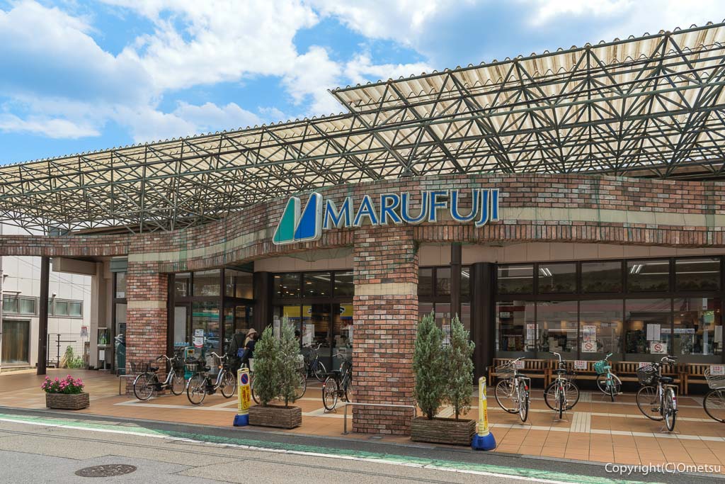 青梅市・千ヶ瀬の、プラザ5・マルフジ