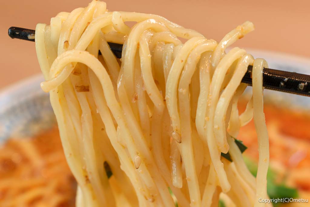 丸源ラーメン・青梅店の、白胡麻担々麺の麺