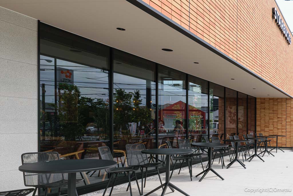 スターバックスコーヒー・羽村栄町店の、テラス席