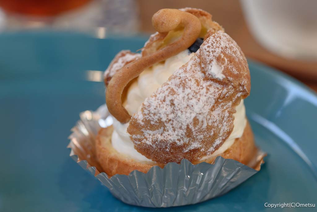 青梅市・菓子工房パルティールの、スワンシュークリーム