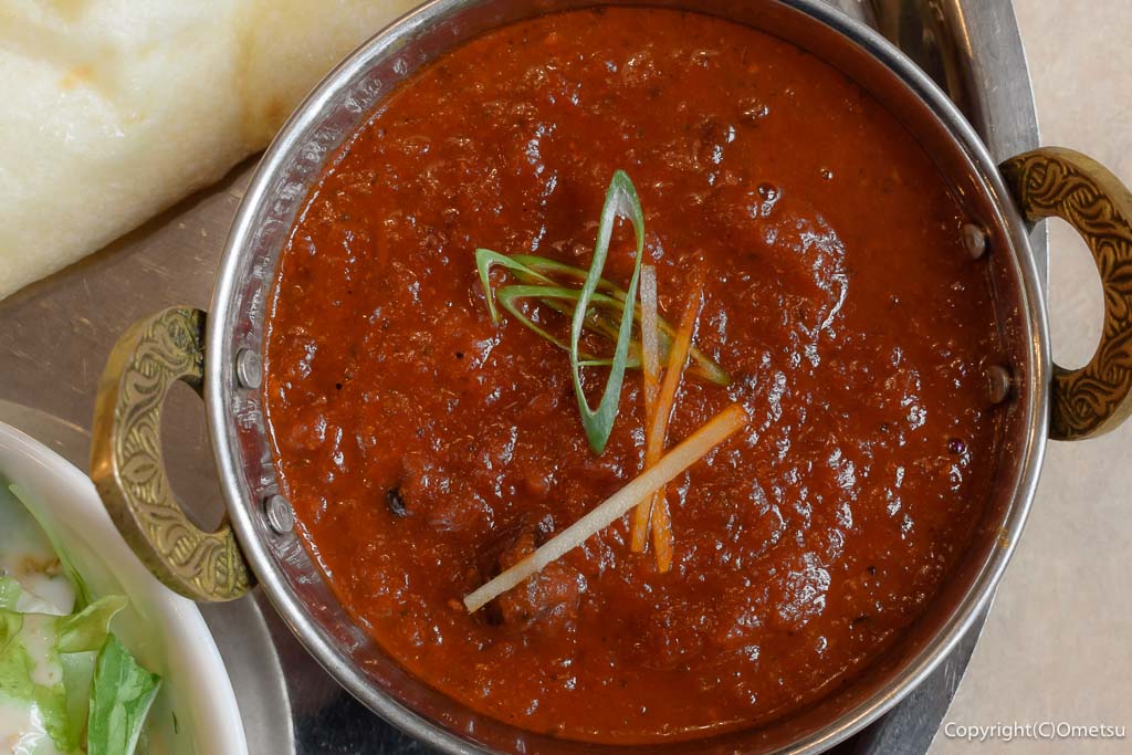 青梅市・青梅食堂の、マトンカレーの薬味