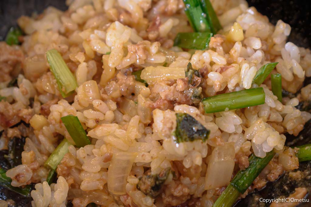 青梅市「ハイデン.コッコFACTORYサマンサ.タマサ 師岡町店」の「台湾まぜそば」のご飯混ぜ