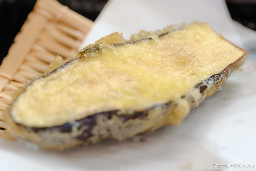 青梅市・千ヶ瀬の「手打ちうどん杉さん」の、ナスの、天ぷら