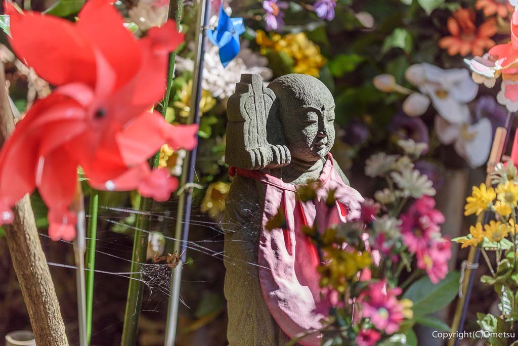 青梅市・塩船観音寺、風車と地蔵様