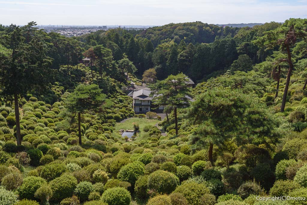 青梅市・塩船観音寺、観音堂からの都心方面