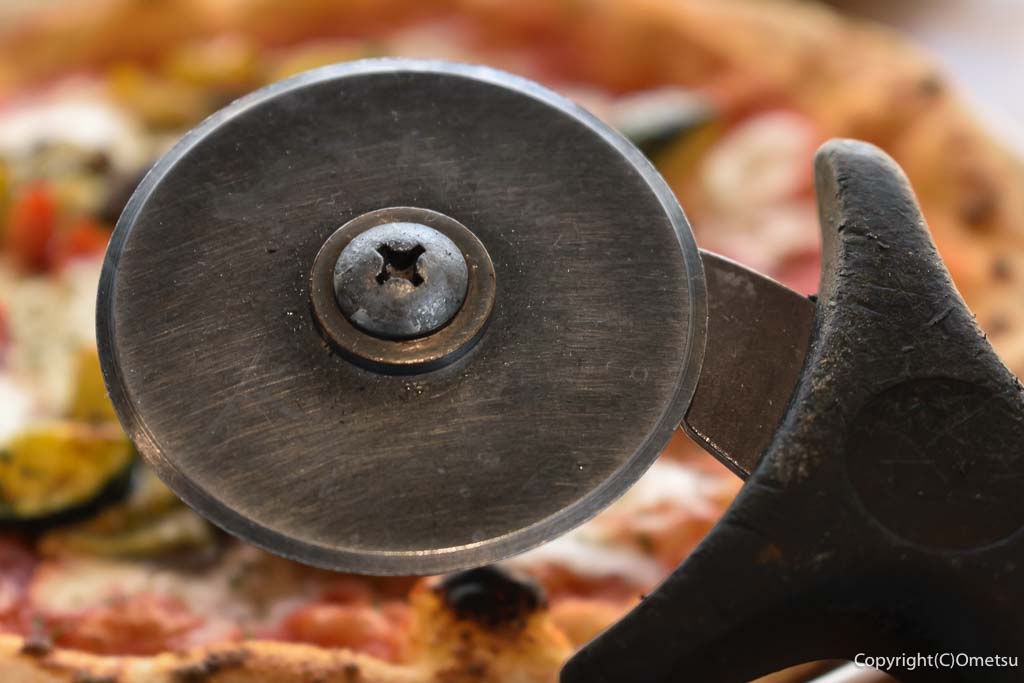 羽村「薪窯レストラン ZONAVOCE」の、ピザローラー