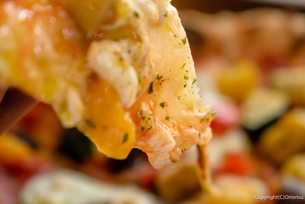 羽村「薪窯レストラン ZONAVOCE」の、オルトラーナ・ピッツアのチーズ