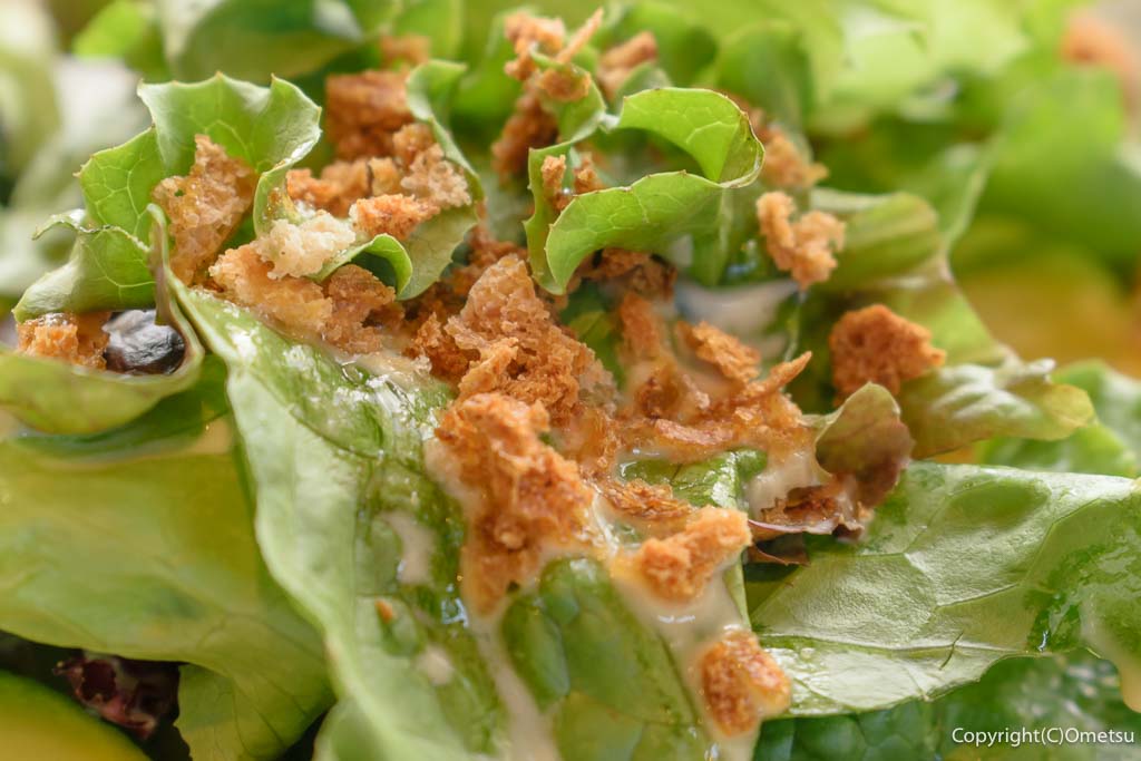 羽村「薪窯レストラン ZONAVOCE」の、ランチセットの、サラダの、パン