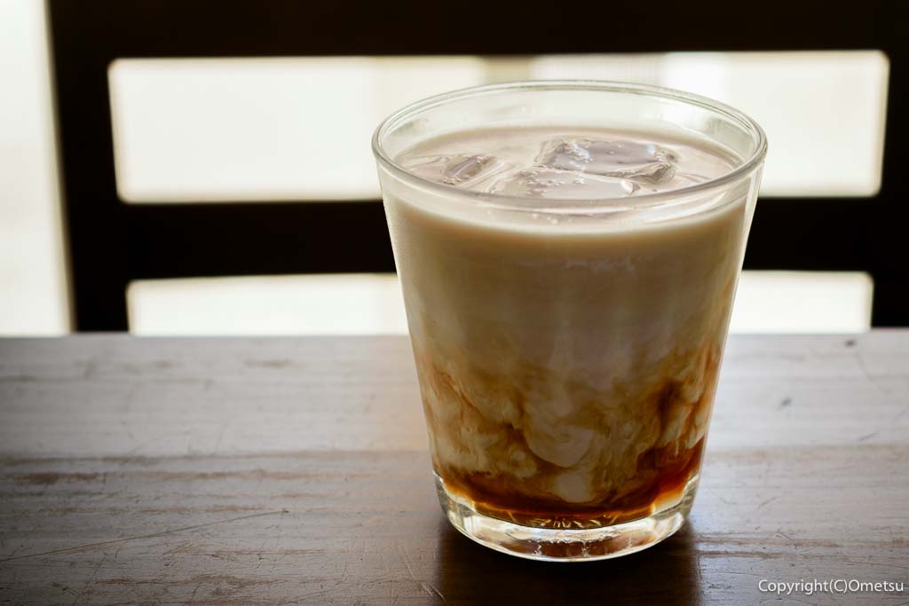 羽村「薪窯レストラン ZONAVOCE」の、フリードリンクのカフェオレ