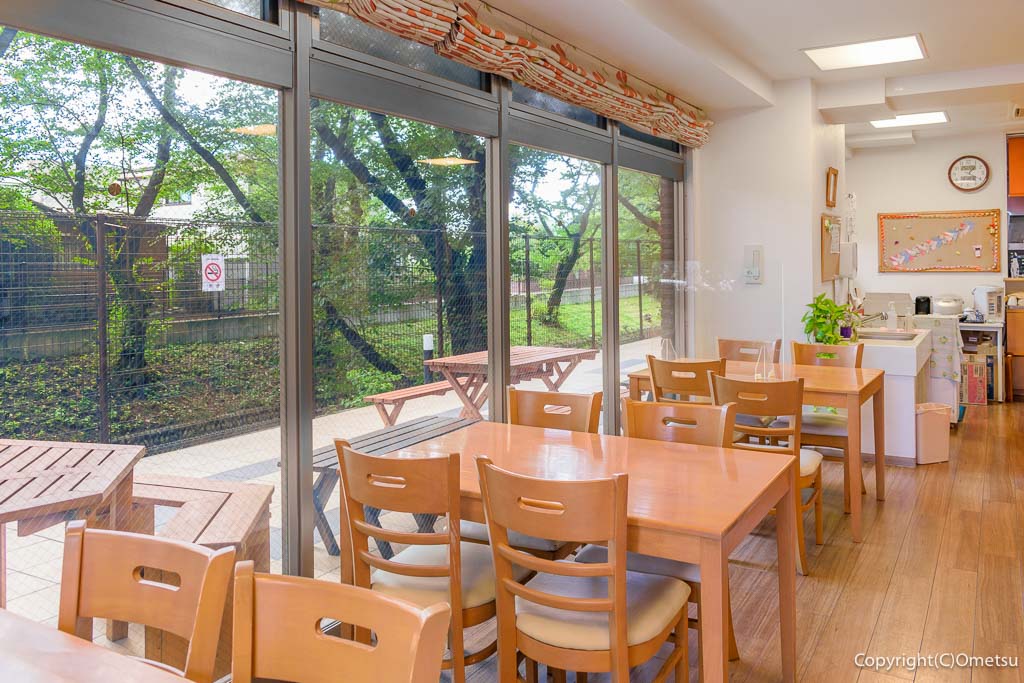 「ゆいま～る食堂 ひだまり」の店内