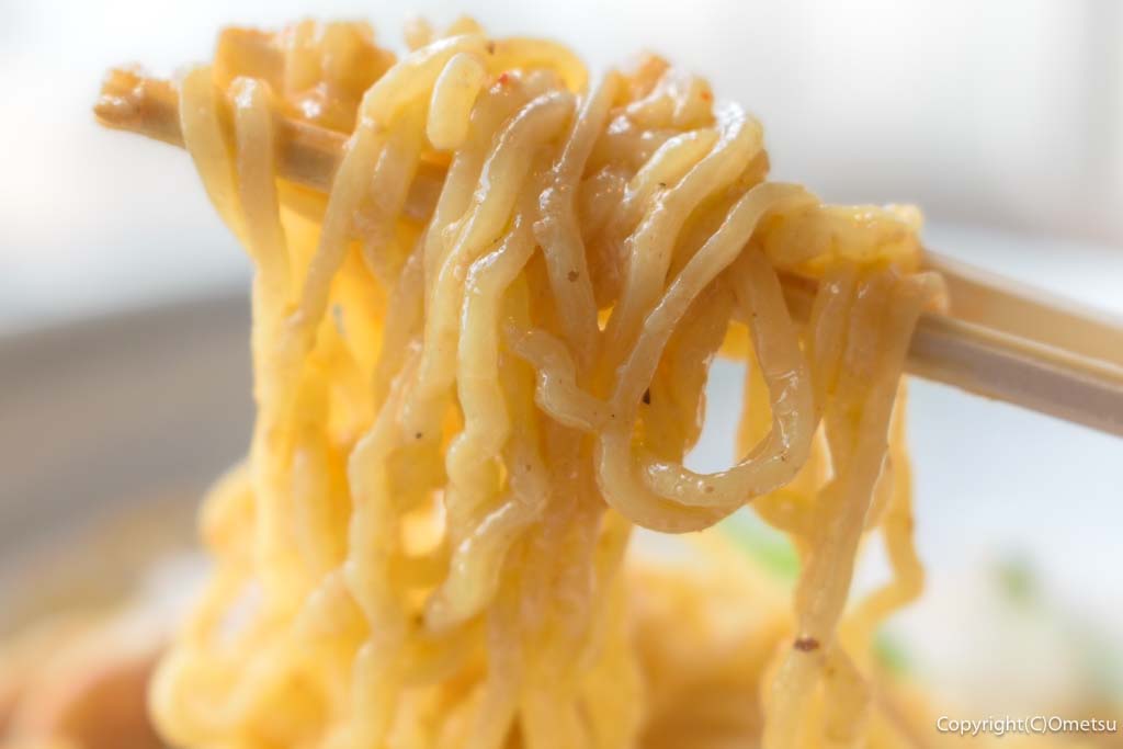 青梅市・河辺温泉「梅の湯」梅寿庵の「冷やし豚しゃぶ担々麺」の、麺