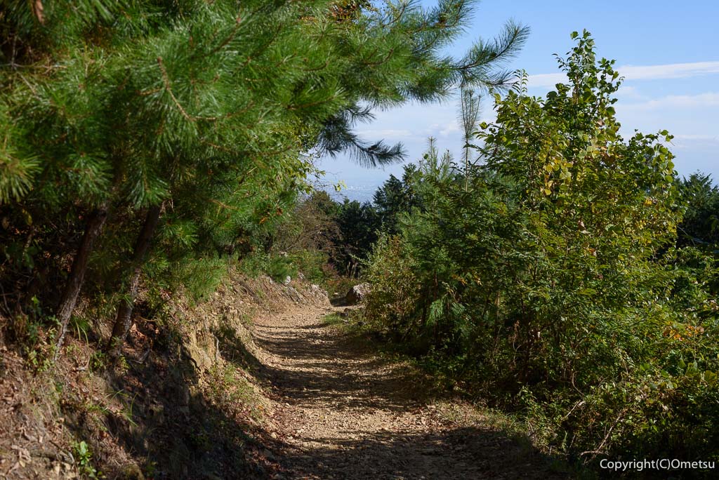日の出山・つるつる温泉方面の登山道