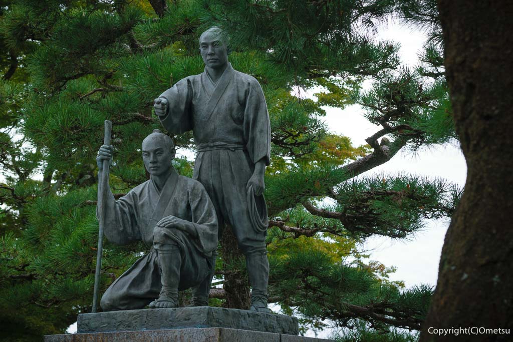 羽村の堰・玉川兄弟像