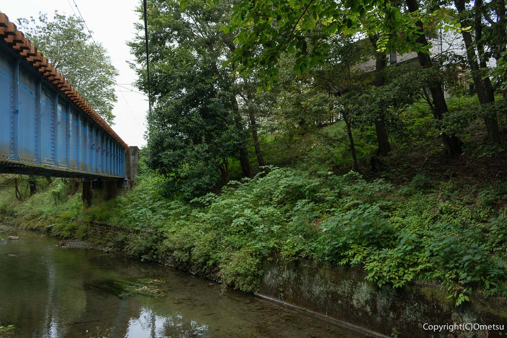 福生市・玉川上水に架かる、八高線の鉄橋