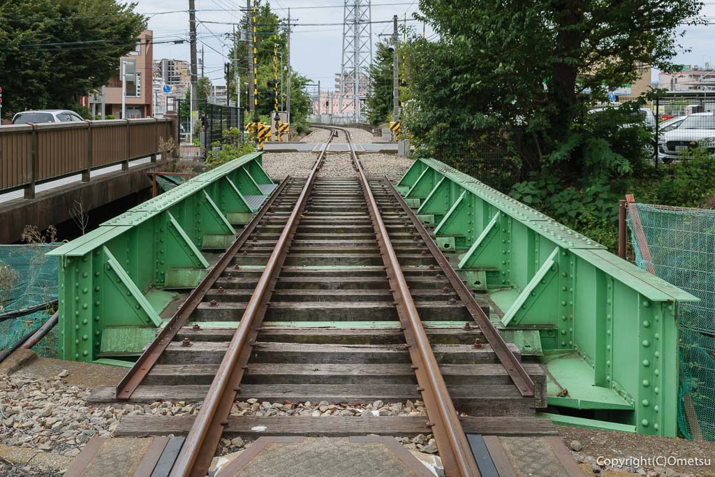 福生市・アメリカ軍横田基地専用線の踏切