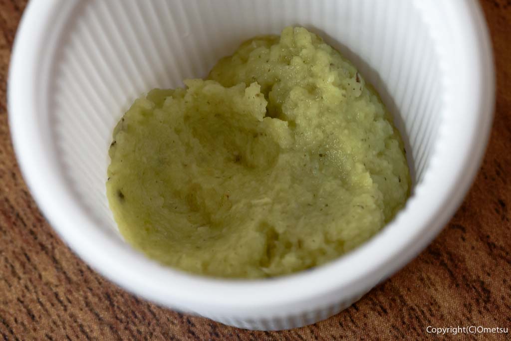 「奥多摩の台所」の、「究極のわさびのり弁」の、ワサビ