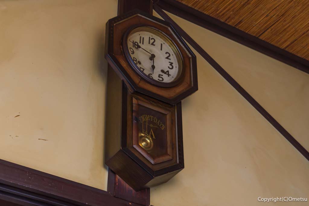 青梅市・長渕の、うどん店「草庵」の古時計