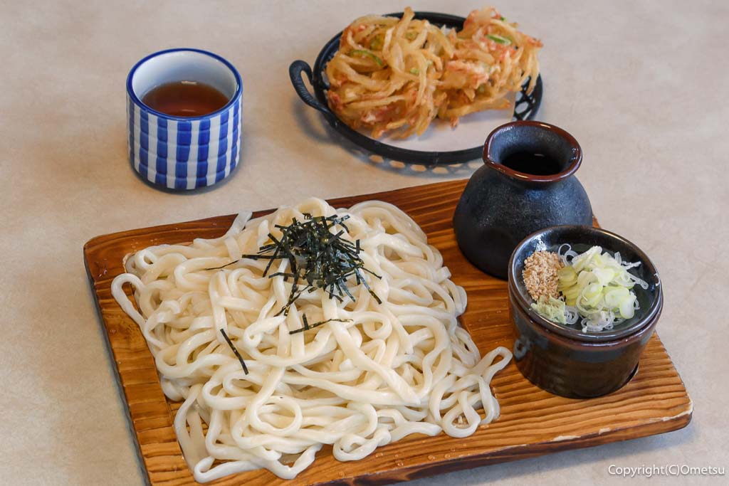 青梅市・長渕の、うどん店「草庵」の、天ざるうどん