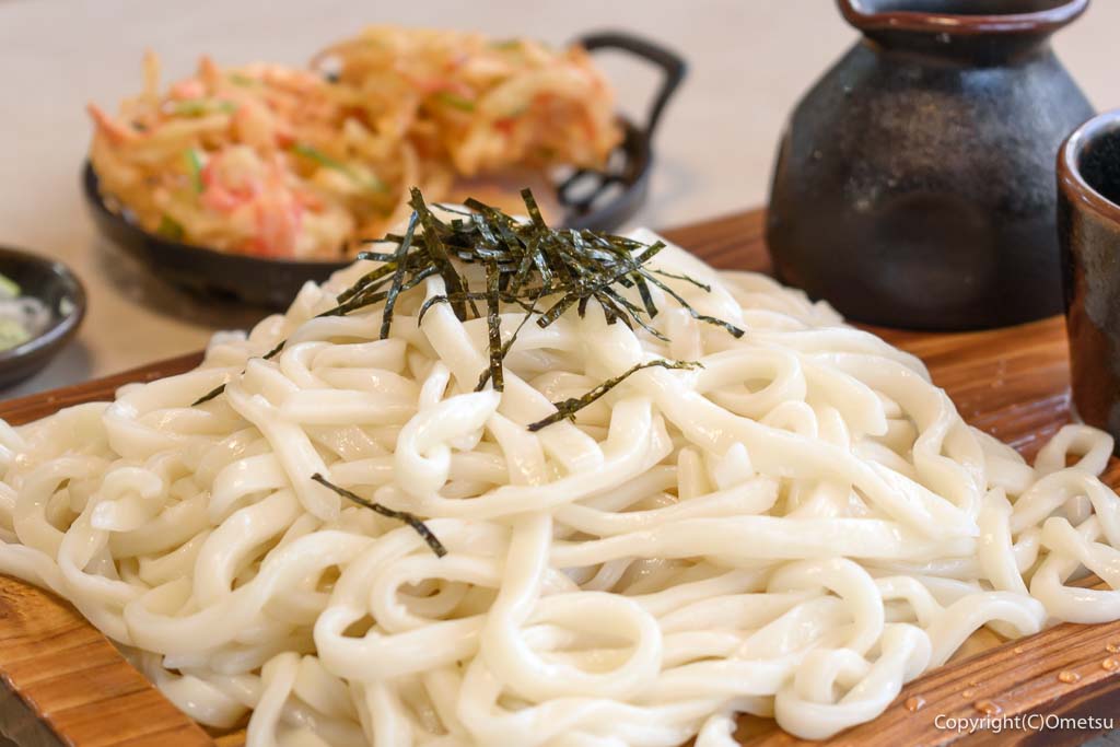 青梅市・長渕の、うどん店「草庵」の、天ざるうどん
