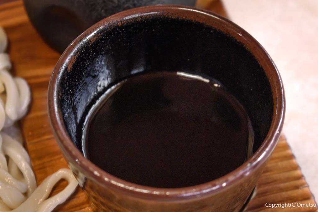 青梅市・長渕の、うどん店「草庵」の、天ざるうどんの汁