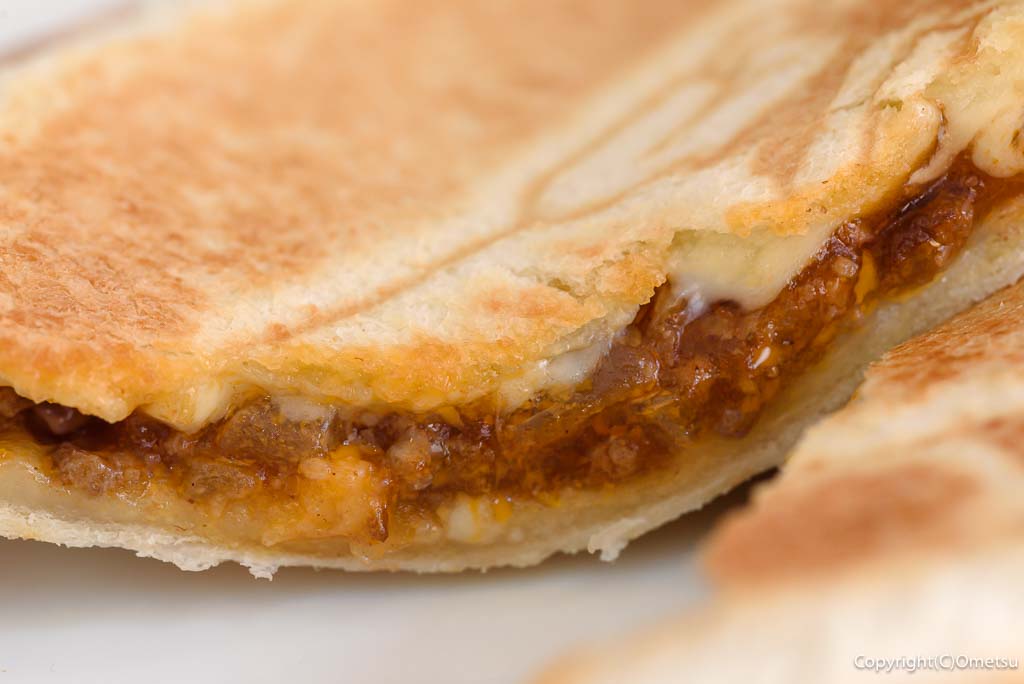 羽村市「雑貨や mummo」カフェスペースの、ミートチーズ・ホットサンド