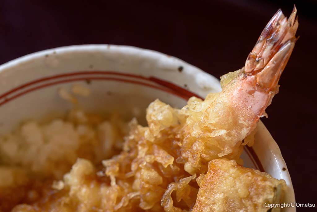 羽村市の蕎麦店「一作」の、エビの天ぷら