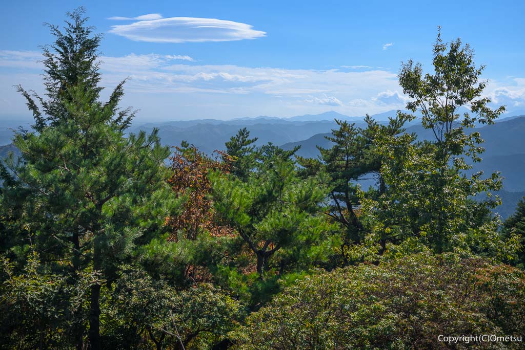 日の出山・山頂から、丹沢・大山の展望