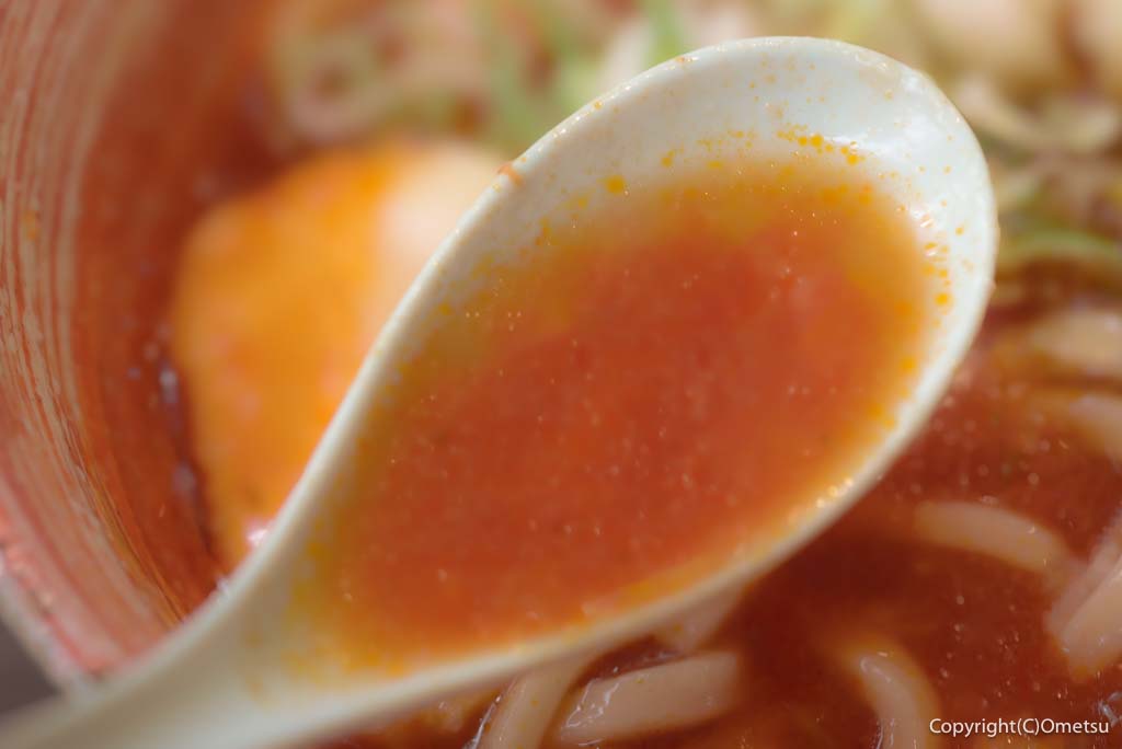 東京都・日の出町の「生涯青春の湯 つるつる温泉」の「赤いうどん」の、トマトスープ