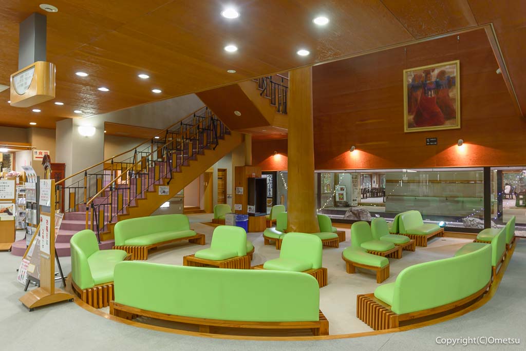 東京都・日の出町の「生涯青春の湯 つるつる温泉」の、ロビー