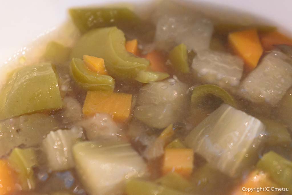 青梅市・勝沼「KTホールギャラリーぶらりカフェ」の、日替わりランチの、スープの野菜