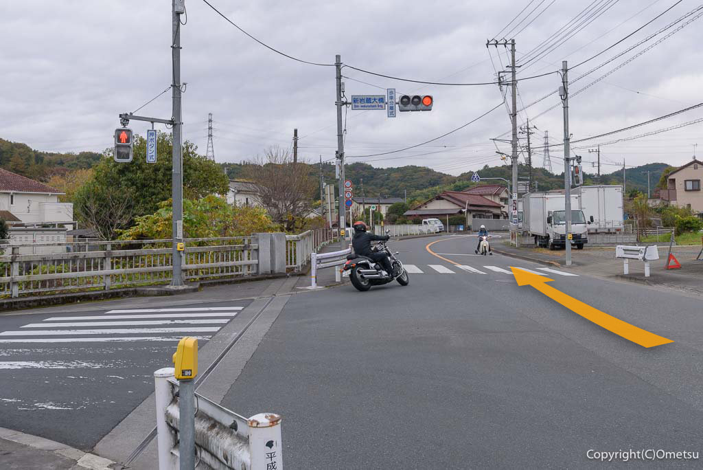 青梅市・岩蔵温泉の、新岩蔵大橋交差点