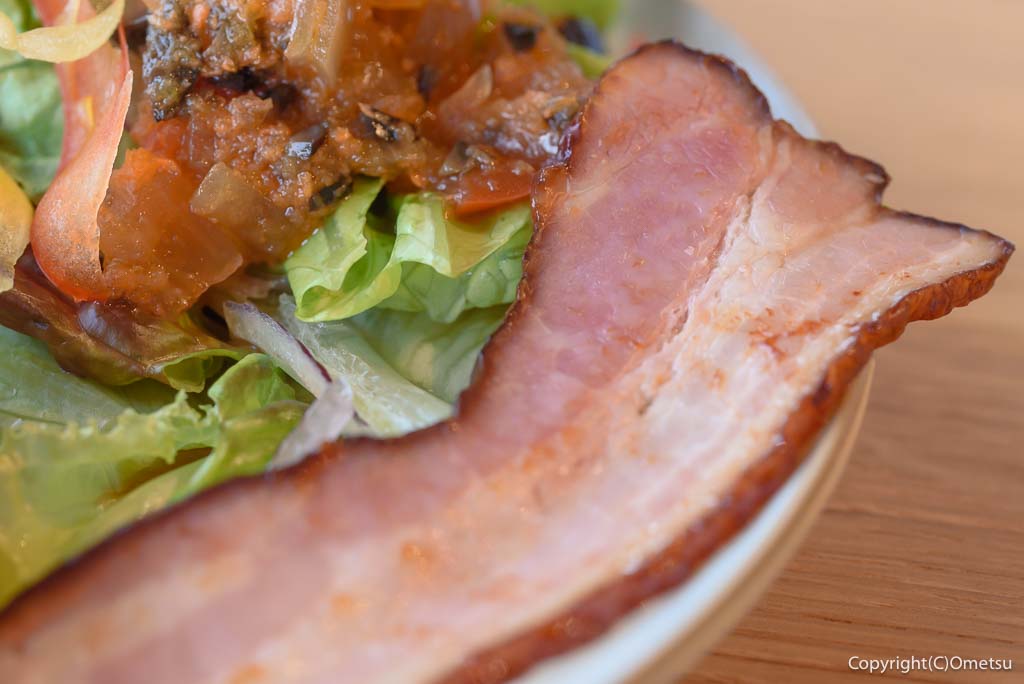 青梅市・野上町「CAFE TOIRO」の、ランチ・デリプレートの、ベーコン