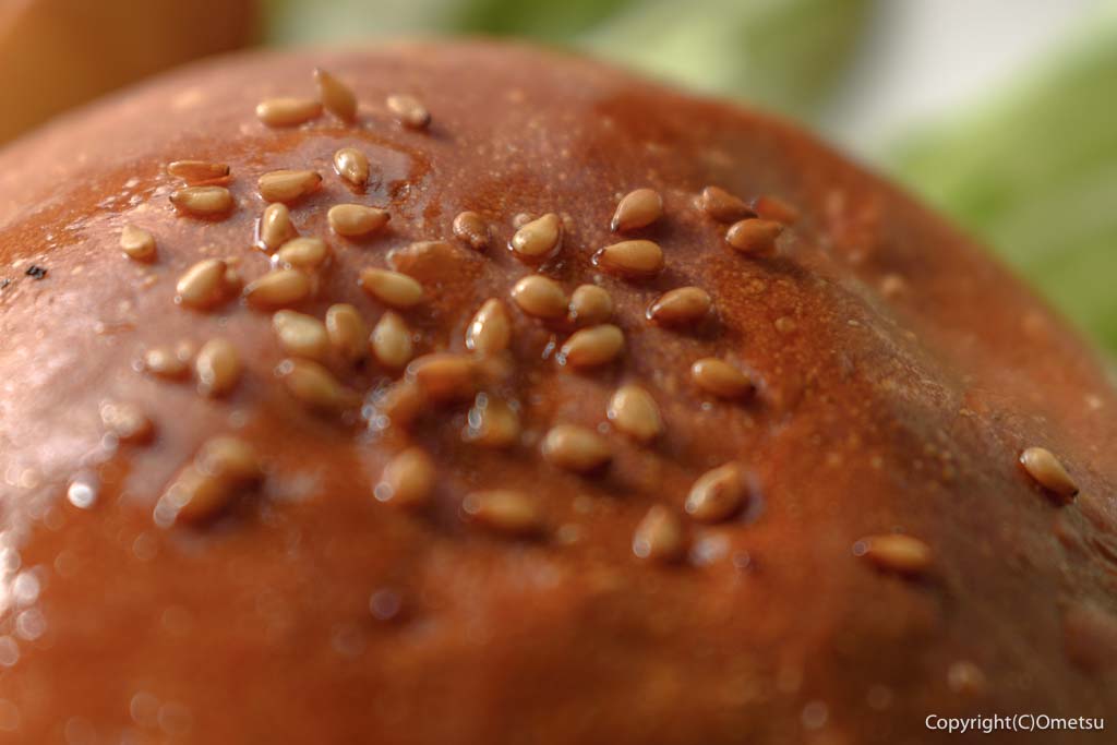 「青梅スマッシュバーガー杉屋」の、スマッシュバーガーのパン