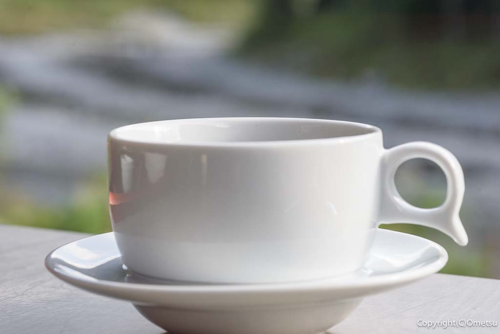 奥多摩町・御岳渓谷の「グリーマム」の、コーヒーと、多摩川
