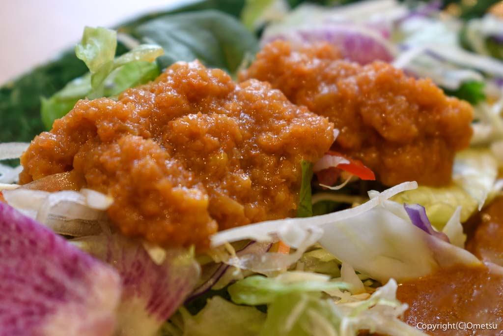 羽村市「どんぐりカフェ」の、スパイスチキンカレーセットの、サラダ