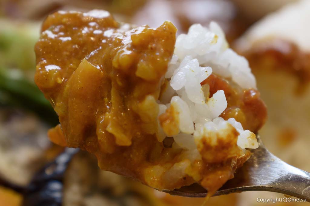 羽村市「どんぐりカフェ」の、スパイスチキンカレーの、ルー